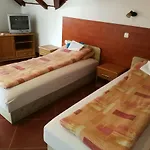 Πανσιόν Dunakanyar Panzio 3*